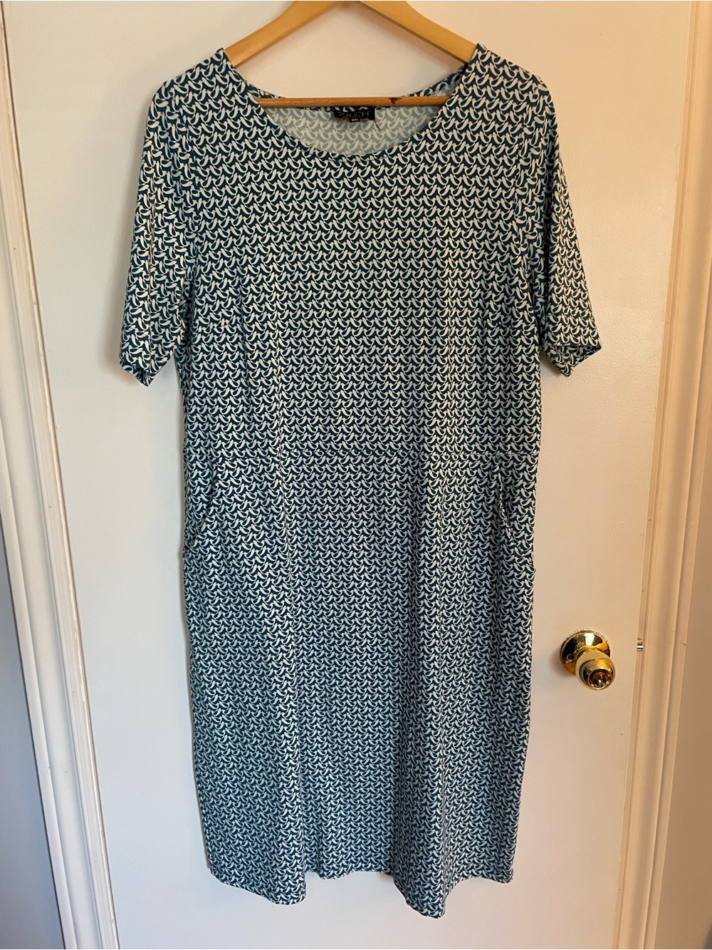 Zilch Teal and White Bird Printed Short Sleeve Midi Dress